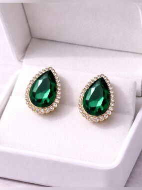 Signature Sass Studs ✨ (Emerald)